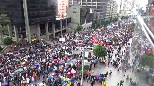 Hundreds of Thousands Join National Strike in Colombia in Rebuke to Right-Wing President Iván Duque